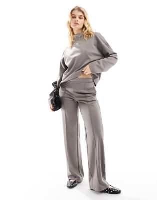 Mango - Ruimvallende broek met wijde pijpen in taupe, deel van co-ord set
