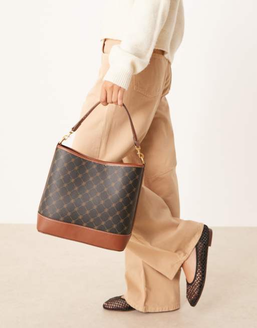 Mango - Sac porté épaule coupe carrée classique avec détails métalliques dorés et logo monogramme - Marron, 3 de 4