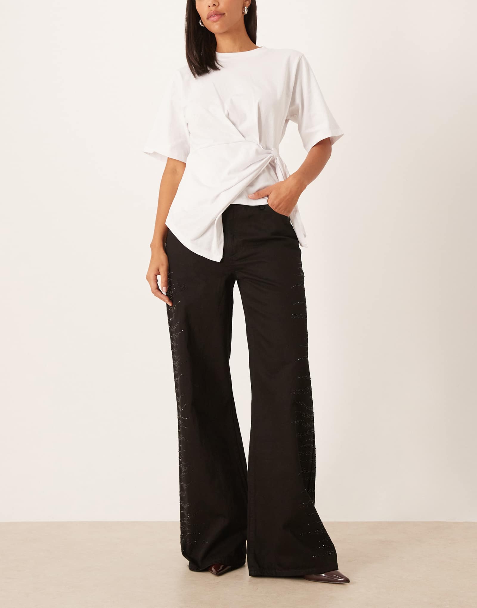 Джинсы Mango Samantha из 100% хлопка с украшением по бокам черного цвета