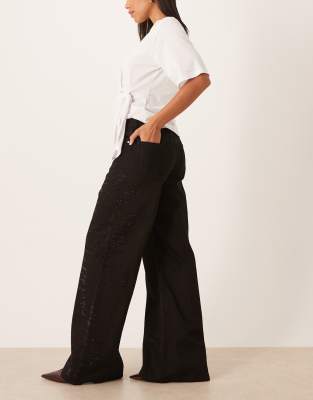 Mango - Samantha - Jeans aus 100% Baumwolle in Schwarz mit seitlicher Verzierung