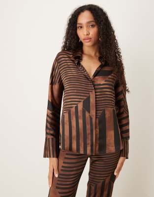 Mango - Satin-Hemdbluse in Braun mit geometrischem Muster, Kombiteil-Brown