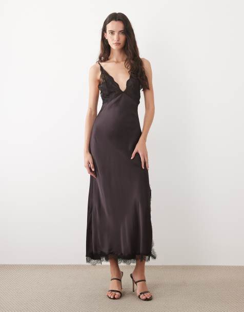 Mango – Satin-Maxikleid in kräftigem Rot mit zartem Spitzenbesatz - view 1