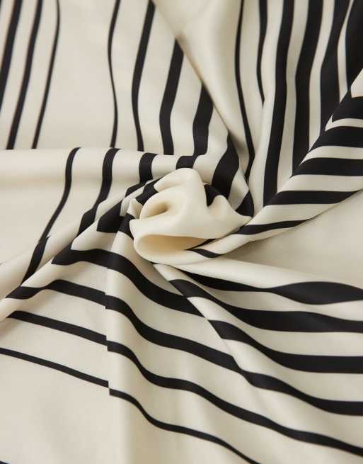 Mango scarf till halsen med geometriskt mönster i svartvitt, 3 av 3