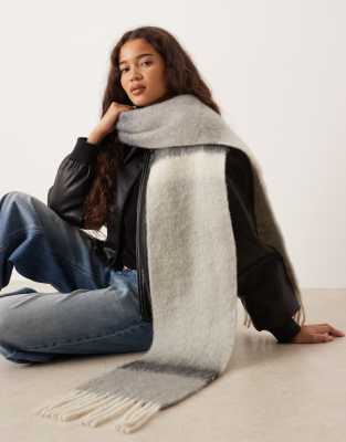 Mango Mango scarf with tassles in grey stripe