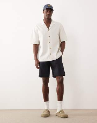 Schmale Shorts aus 100%Leinen in Marineblau-Navy Navy 38