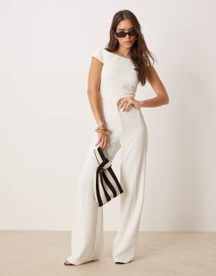 Mango - Schulterfreier Jumpsuit in Weiß