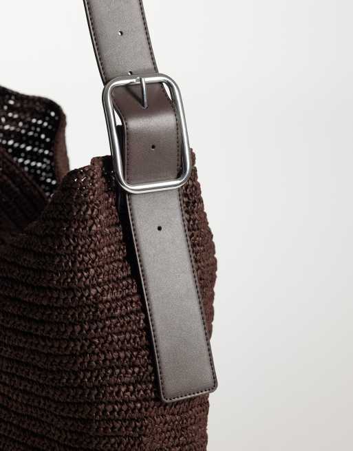 Mango Schultertasche aus gewebtem Material in Rechteckform mit Schnallendetail in Schokobraun, 3 von 4