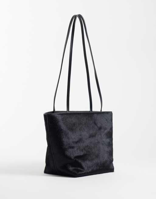 Mango Schultertasche aus Ponyhaar in Schwarz, 2 von 4