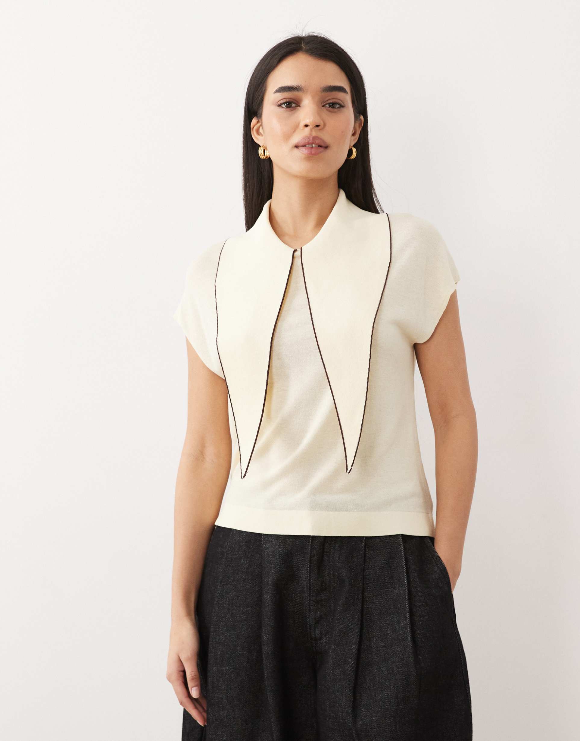 mango short sleeve knit top with tie detail in pastel yellow with burgundy tipping