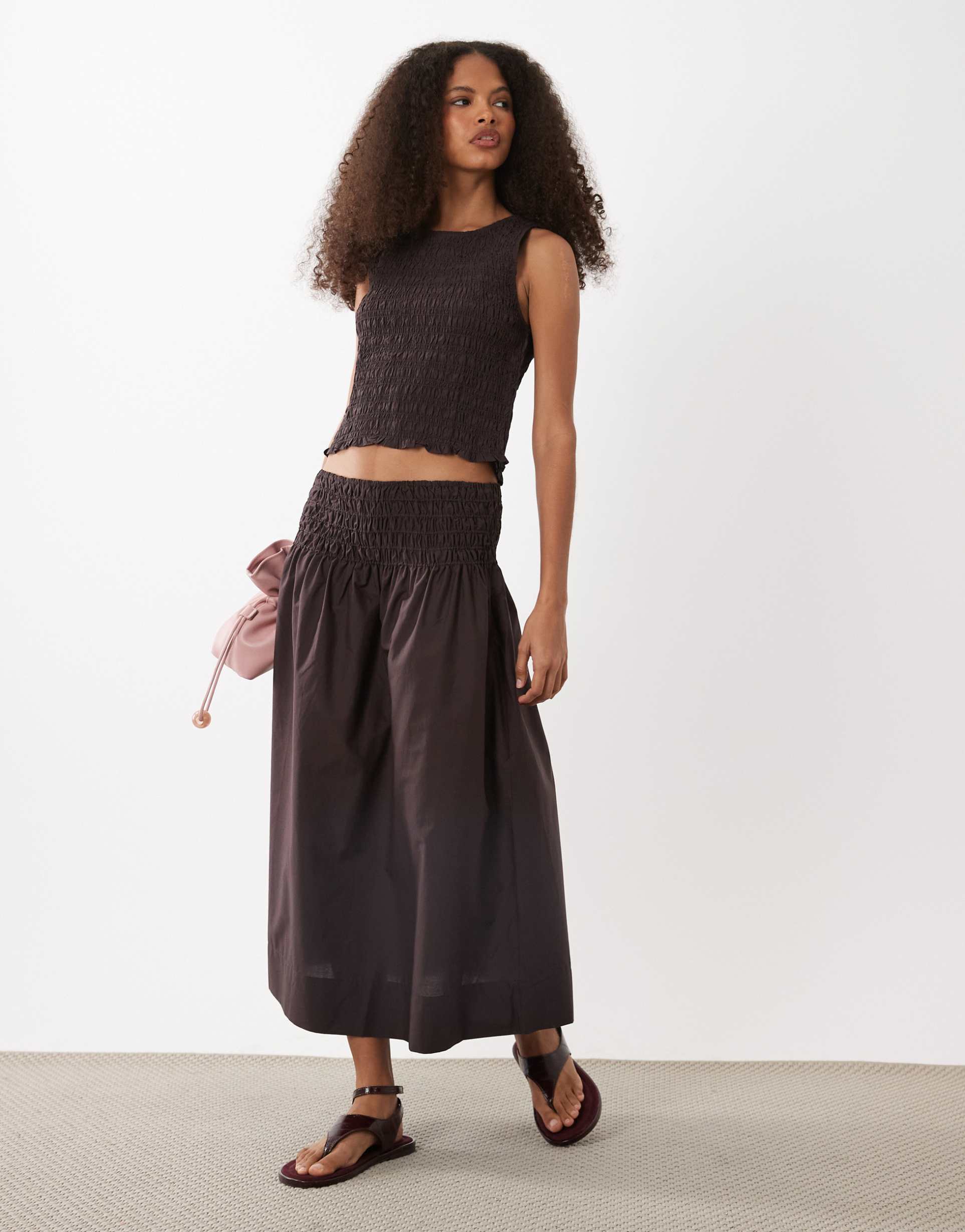 mango siros crinkle waist maxi skirt in dark brown - part of a set