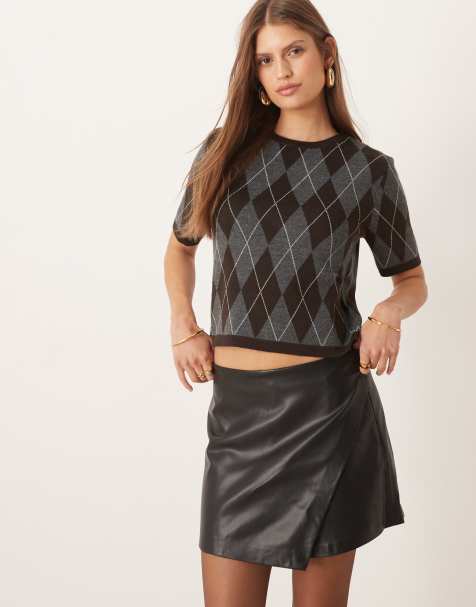 Mango – Skort aus Kunstleder in Schwarz - view 1
