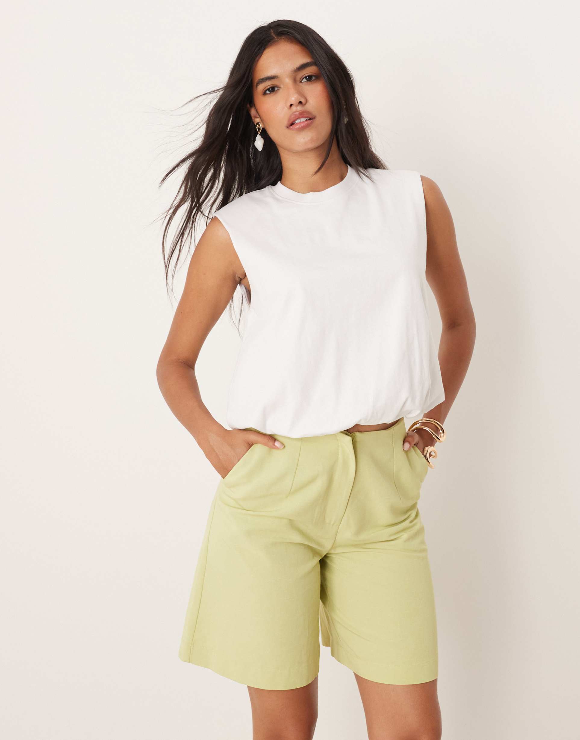 mango sleeveless bubble hem top in white