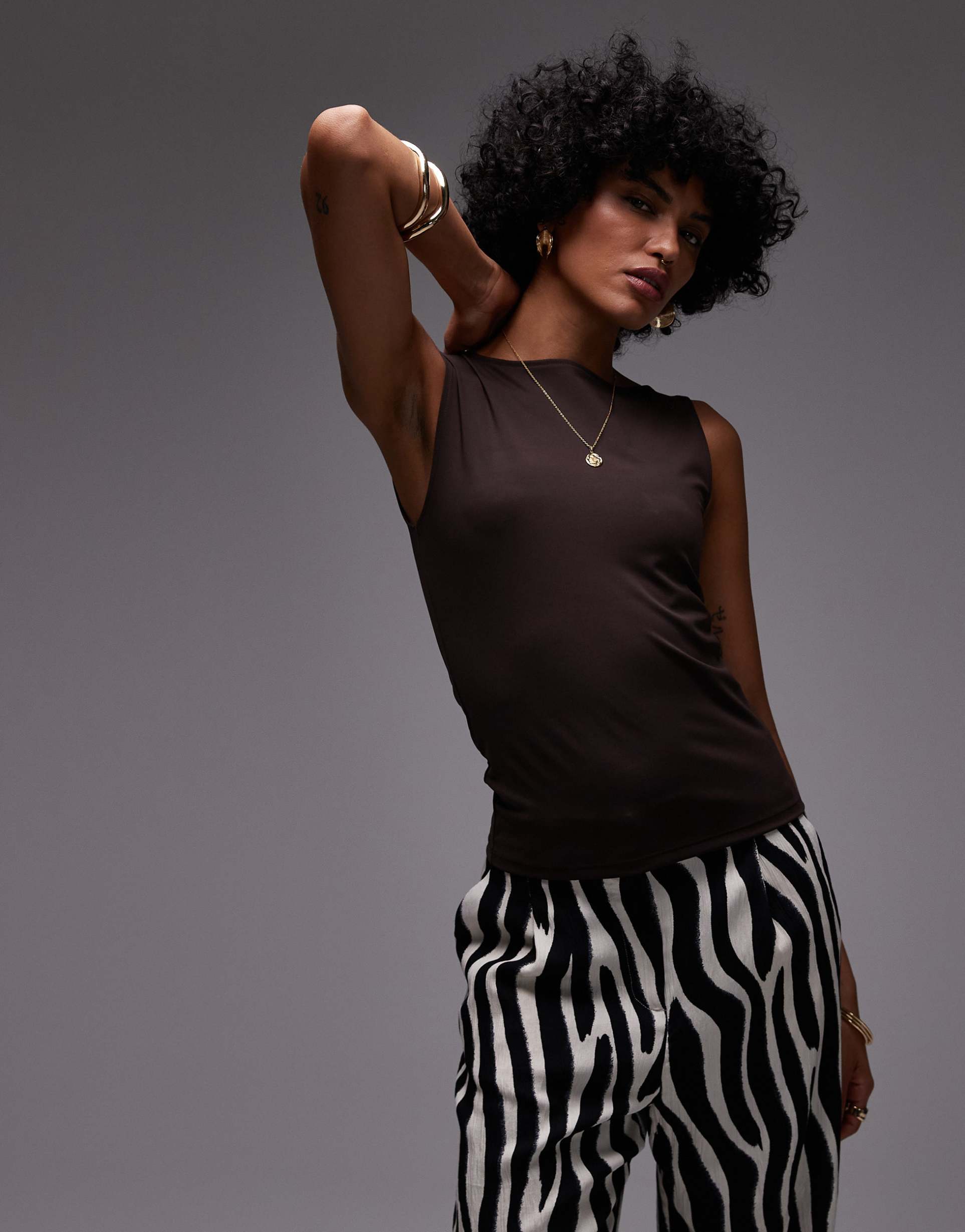 mango sleeveless polyamide top in chocolate