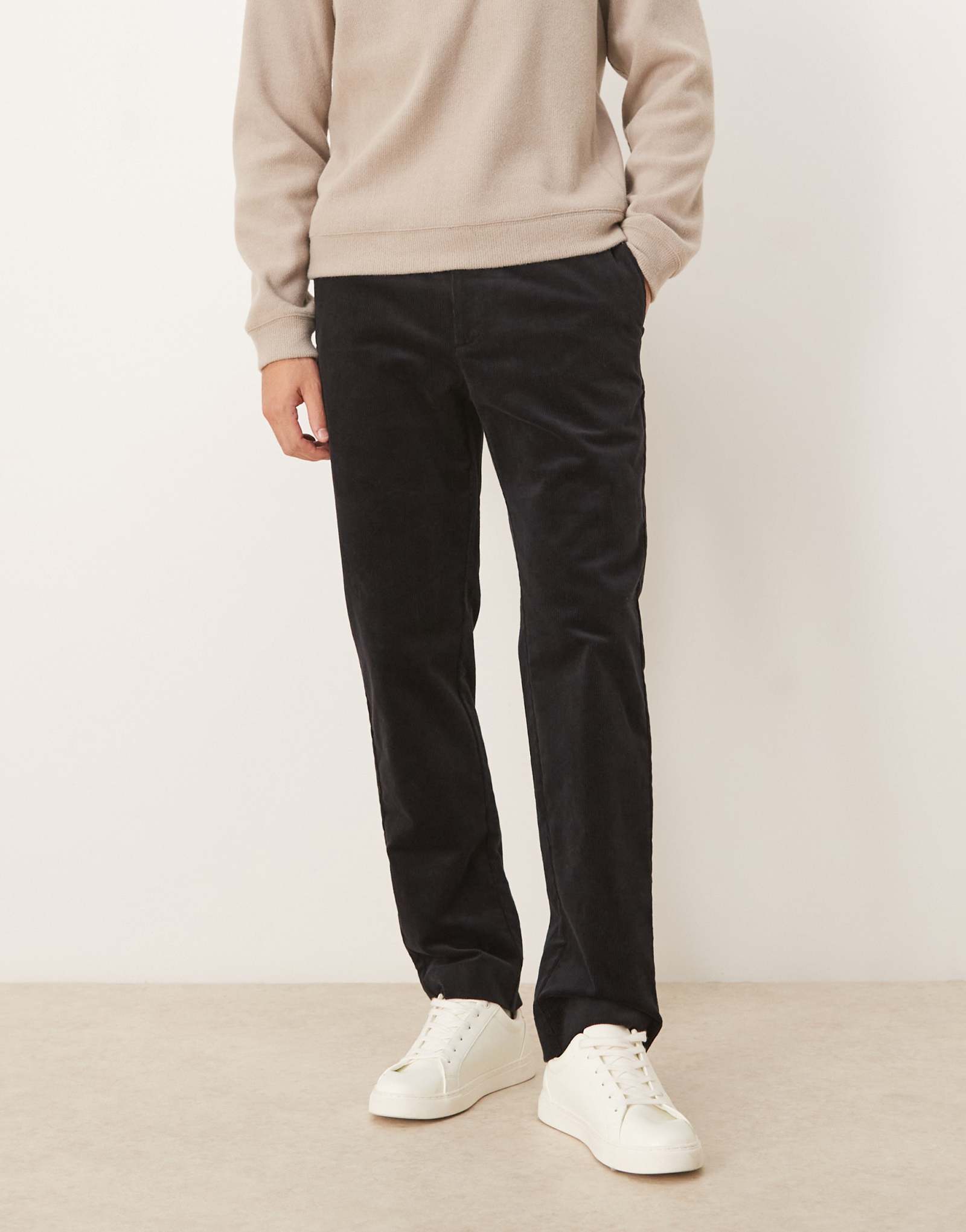 Вельветовые брюки Mango slim fit черного цвета