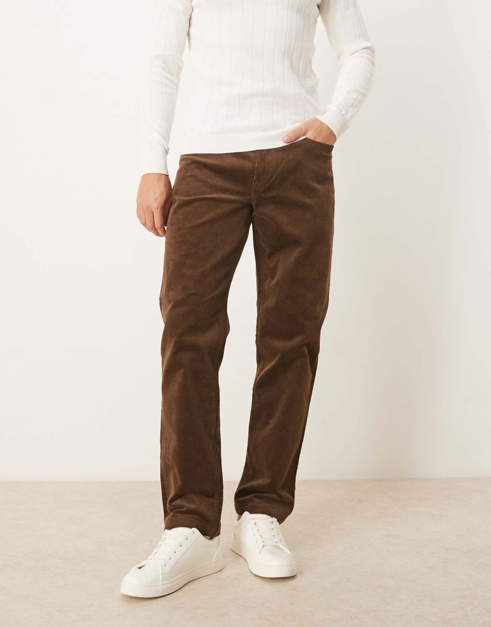 Вельветовые брюки Mango slim fit коричневого цвета