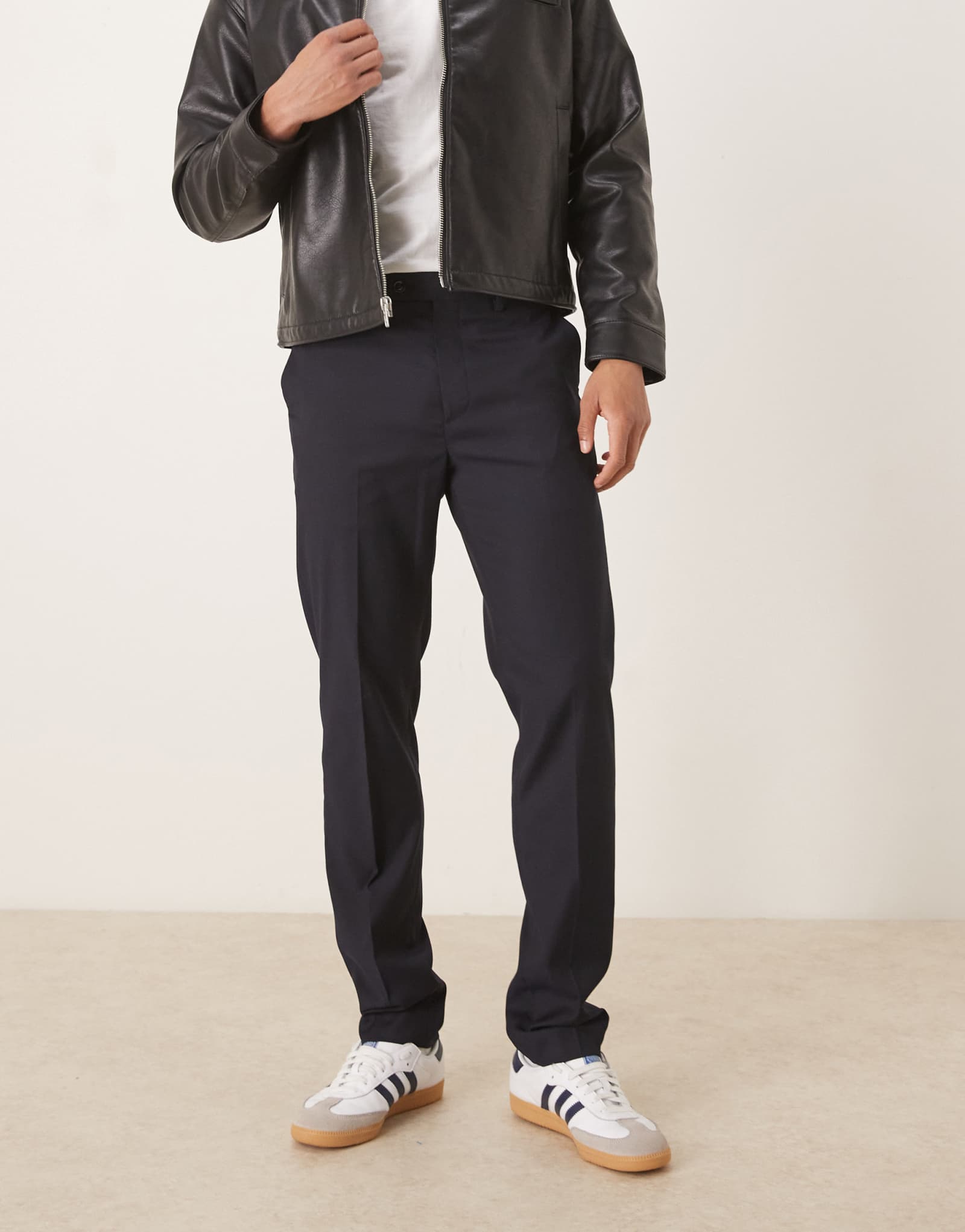 Брюки Mango slim fit темно-синего цвета