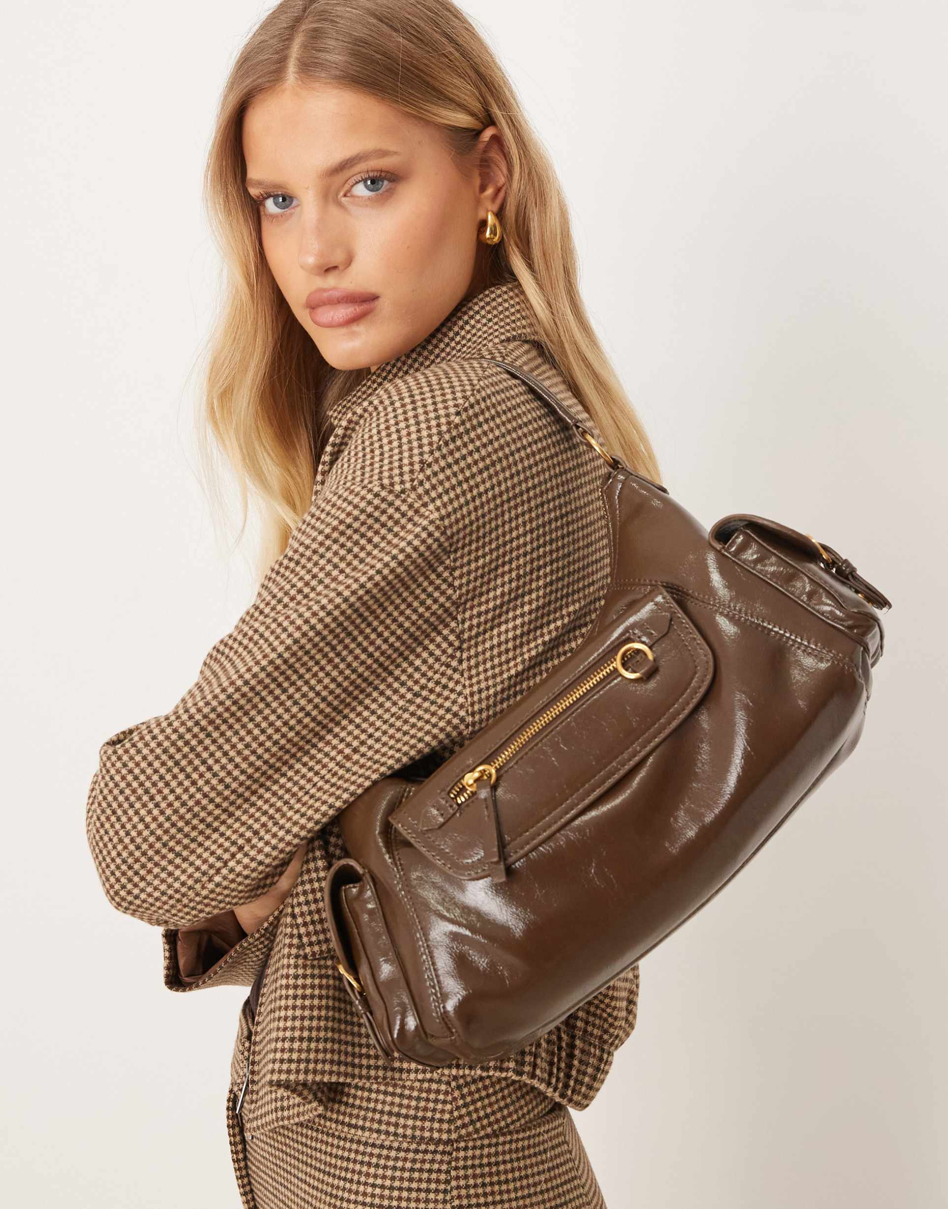mango slouchy pocket detail shoulder bag in brown