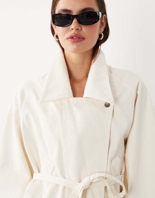 Mango starring Hailey Bieber - Cremehvid cropped trenchcoat, 3 af 4