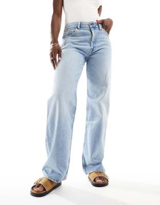 straight leg jeans in light bleach wash-Blue