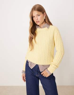 Mango - Strickpullover in Gelb mit Rundhalsausschnitt und Zopfmuster