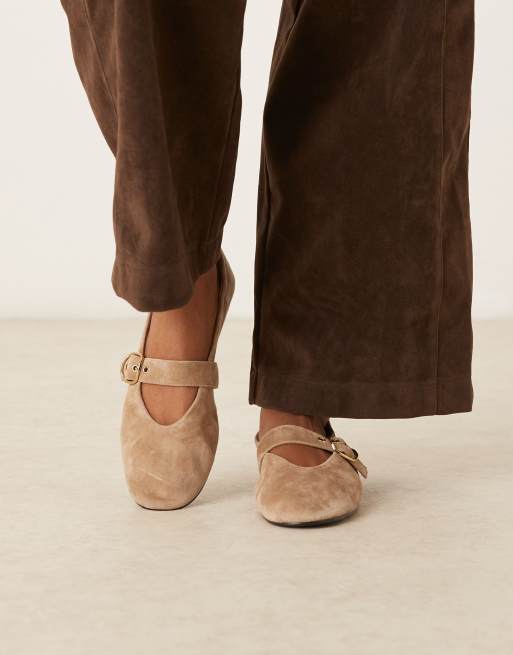 Mango Suède platte schoen met bandje in karamel ASOS