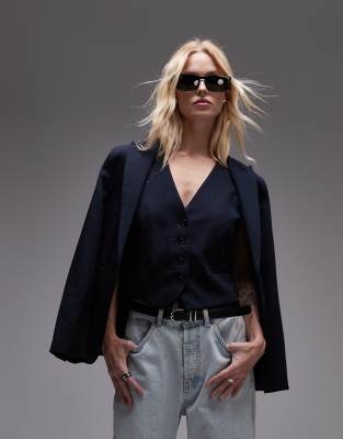 Жилет от костюма Mango темно-синего цвета - часть комплекта 9590₽