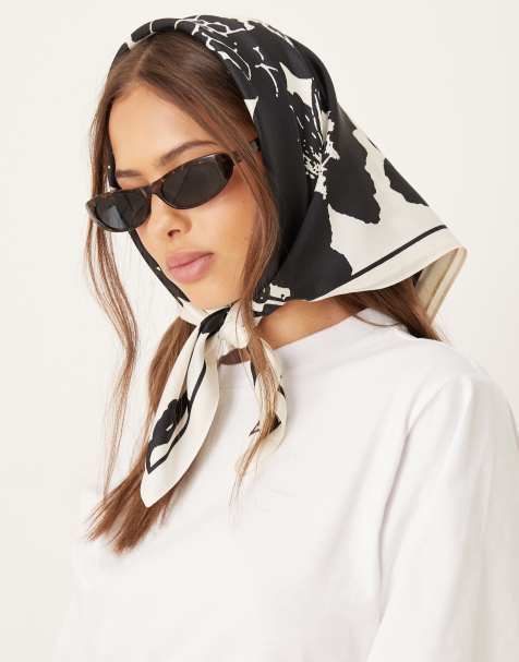 Mango – Svart, botaniskt mönstrad scarf i satin - view 1