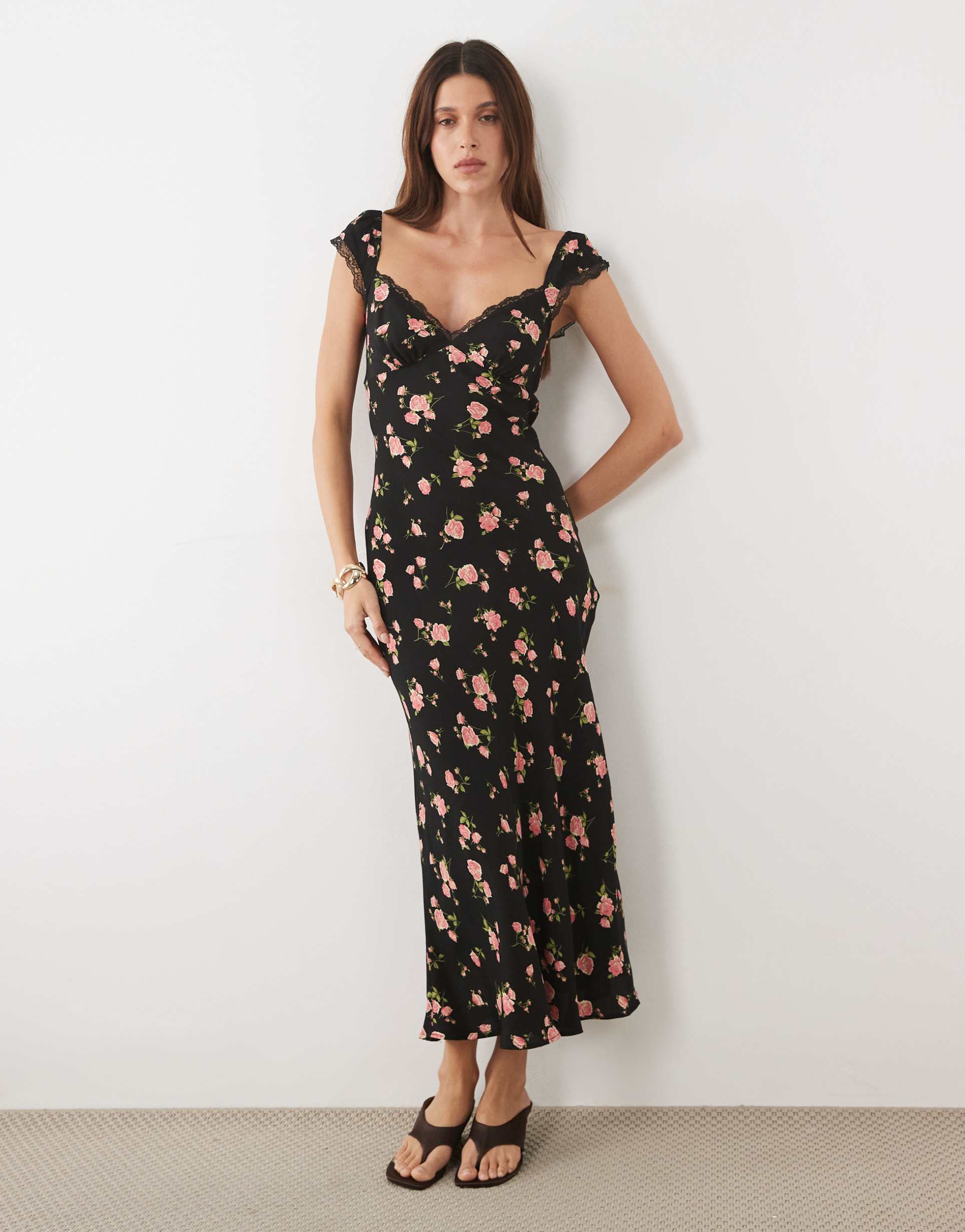 mango sweetheart neck midi dress in black floral print