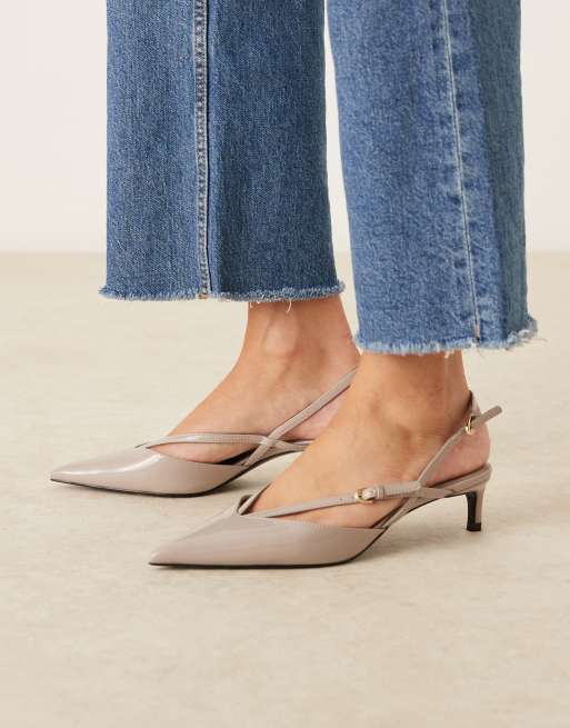 Mango – Szarobeżowe buty na obcasie z ozdobnymi paseczkami, paskiem za piętą i noskami w szpic z imitacji skóry