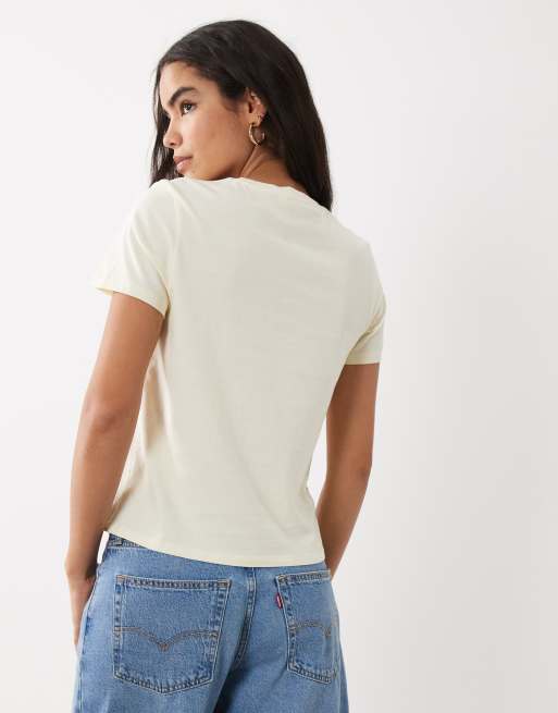 Mango – T-Shirt aus 100% Baumwolle in Pastellgelb mit Rundhalsausschnitt und Blumendetail, 4 von 4