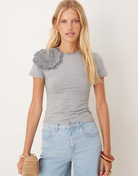 Mango – T-Shirt aus Häkelware mit Blumendetail in Grau - view 1