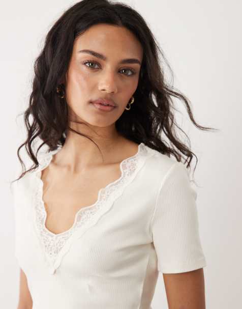 Mango - T-shirt en coton mélangé avec col V et bordures en dentelle - Crème - view 1