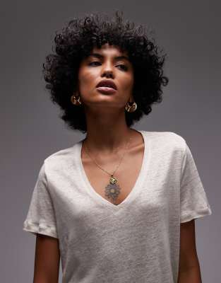 Mango - T-Shirt in Beige mit V-Ausschnitt-Neutral