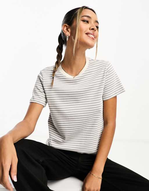 Mango - T-shirt taglio corto grigia a righe con scollo rotondo
