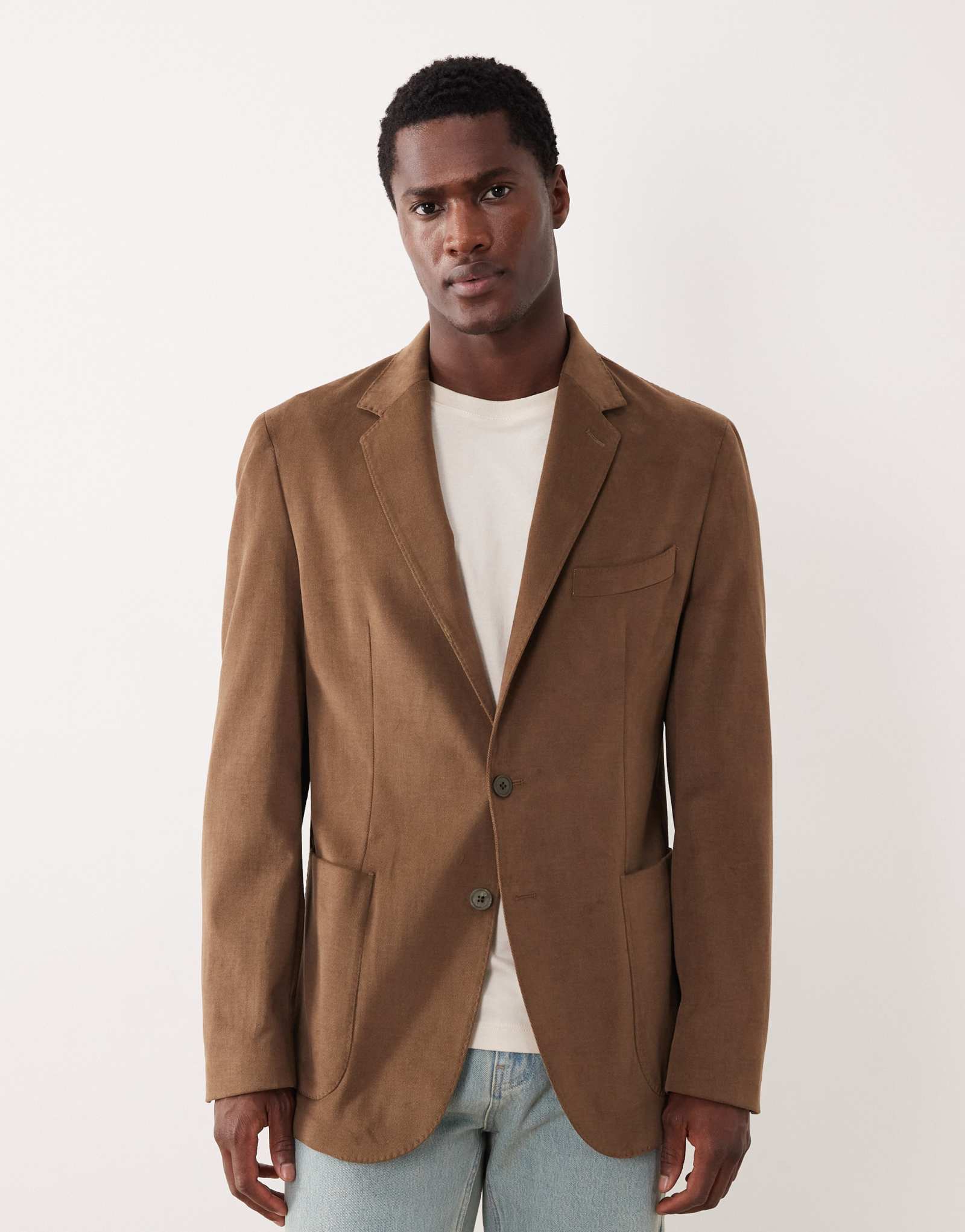 Приталенный блейзер Mango темно-коричневого цвета