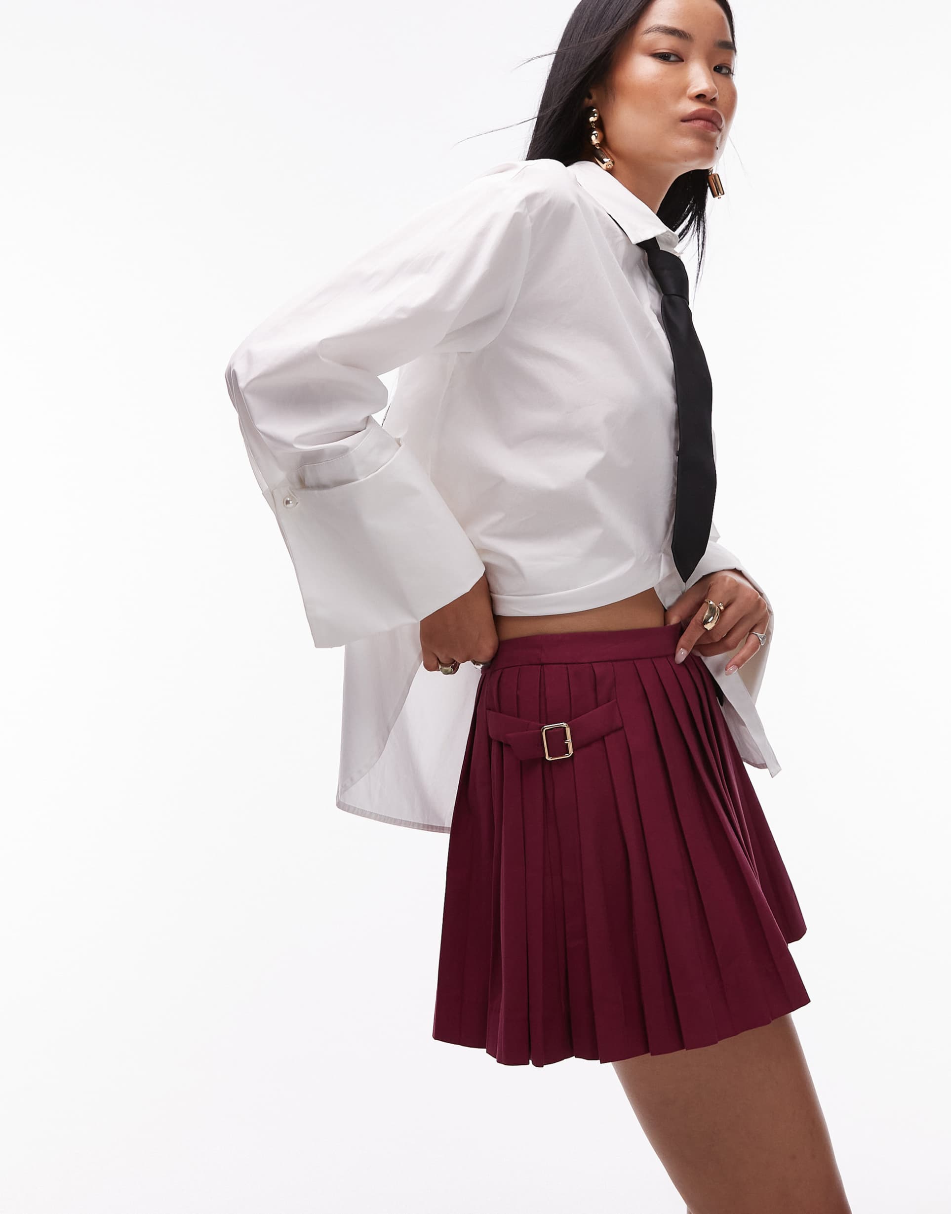 mango tailored pleated mini skirt with adjustable waist in burgundy