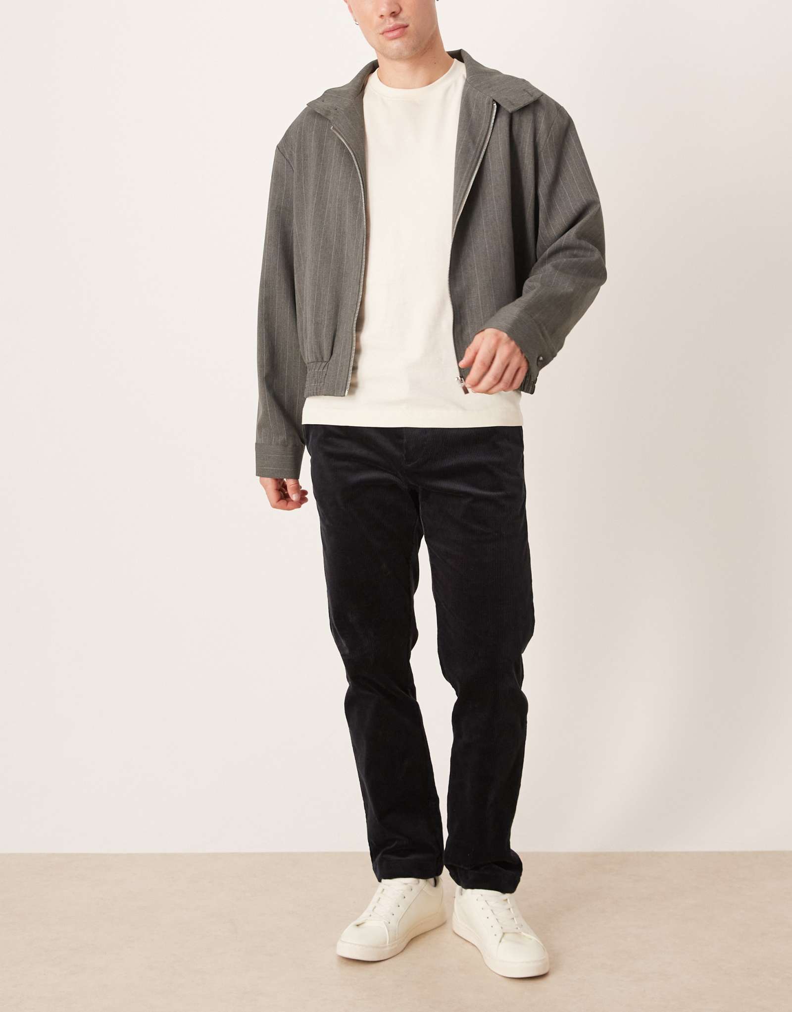 Темно-синие зауженные брюки-корд Mango