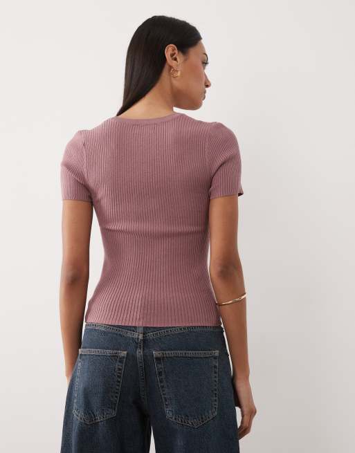 Mango Teen – Geripptes, knapp geschnittenes T-Shirt in Rosa mit Knopfdetail, 4 von 4