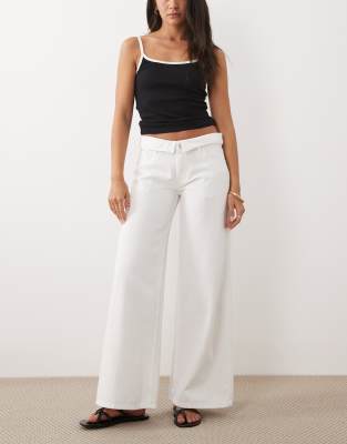 Mango - Teen - Jeans in Weiß mit weitem Bein und umgeschlagenem Bund