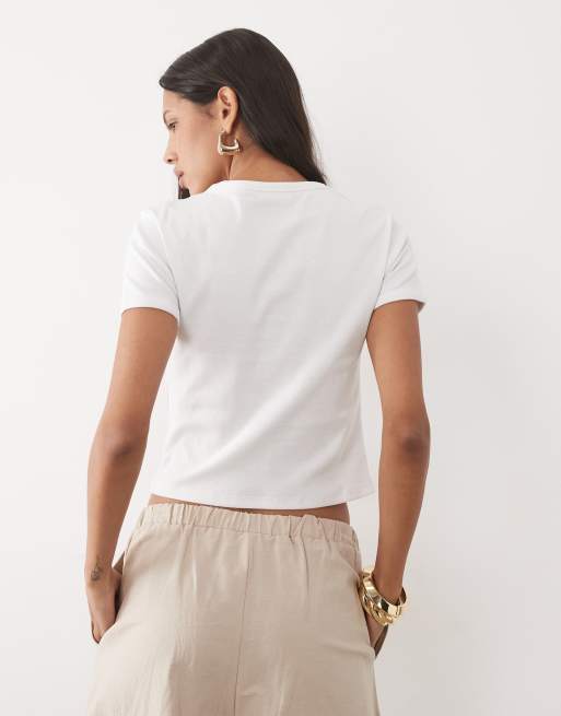 Mango – Teen – Knapp geschnittenes T-Shirt aus 100% Baumwolle in Weiß mit Blumenprint, 4 von 4