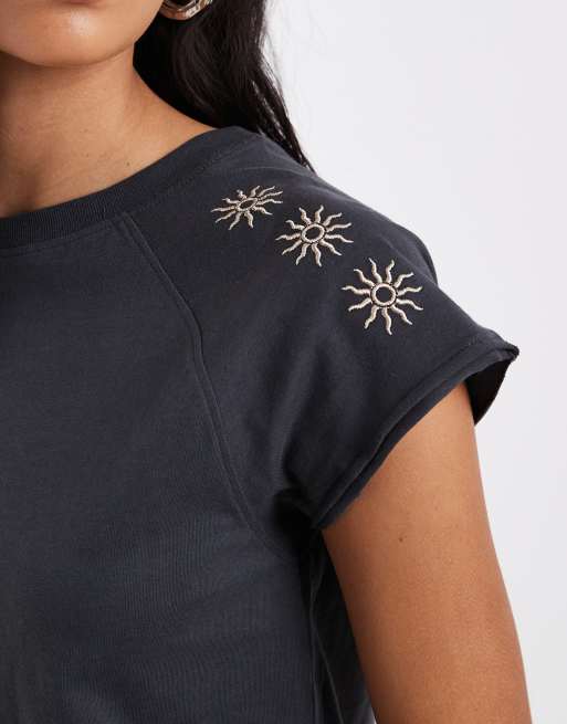 Mango - Teen - Koksgrå baby-T-shirt med solskinsbroderi i 100% bomuld, 4 af 4