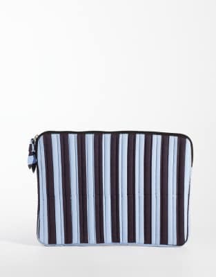 Statement Sleeves 1