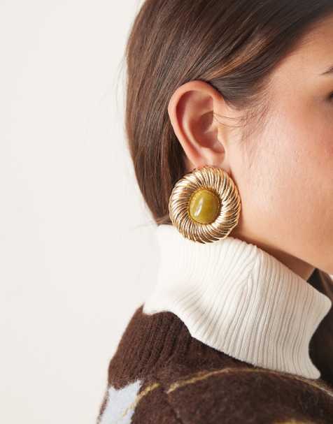 Mango textured stud earrings with green center in gold - view 1