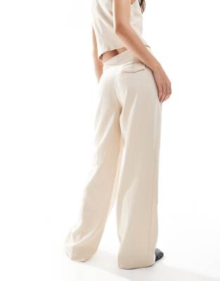 【送料&関税込】Golden  Beige Pinstriped Trousers Reclaimed Vintage suit trouser in beige pinstripe co-ord | ASOS