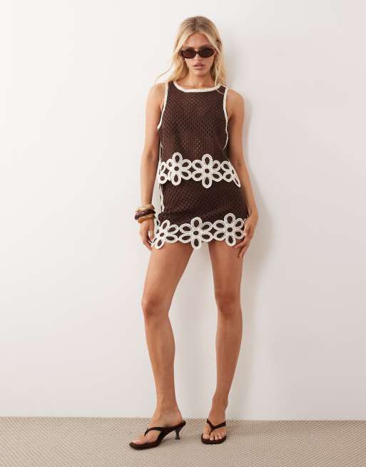 Mango - Tomi - Coordinato con canotta e minigonna in maglia all'uncinetto marrone con dettagli floreali