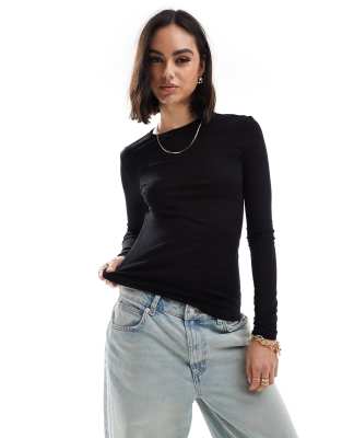 Mango - Top aderente nero con scollo squadrato