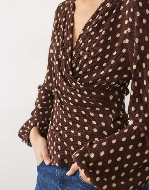 Mango top cache-cœur plissé à manches longues à imprimé pois marron, 4 de 4