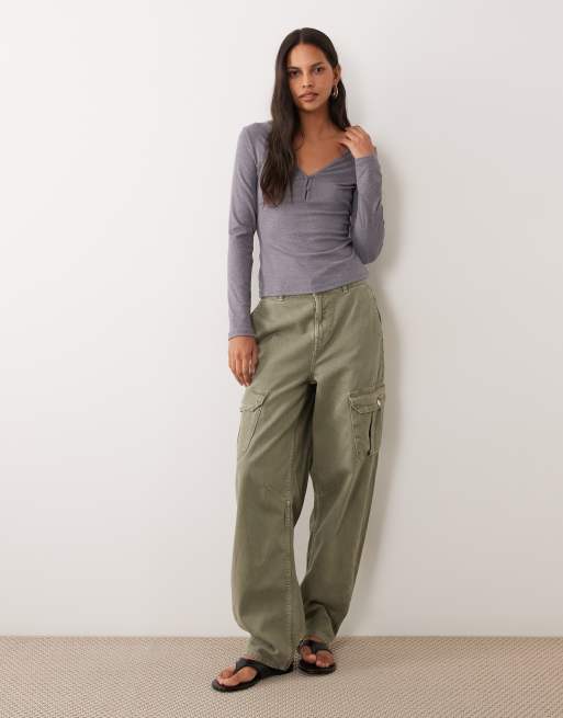 Mango top grigio con bottoni, scollo a V e maniche lunghe, 2 di 4