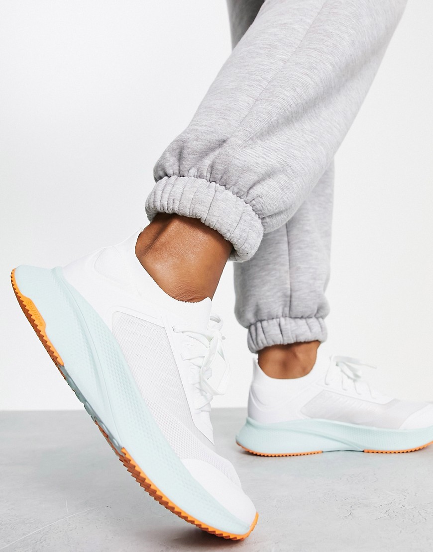 Mango trainer in white and blue