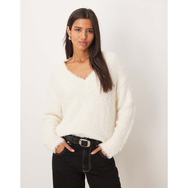 209580771-1-white?$n_750w$&wid